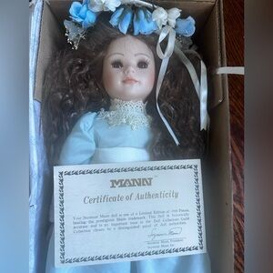 Seymour Mann Connoiseur Collection Brunette wavy hair No stand